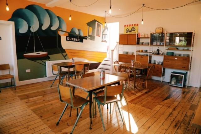 The Dolphin Inn Hostel Dunbar Εξωτερικό φωτογραφία