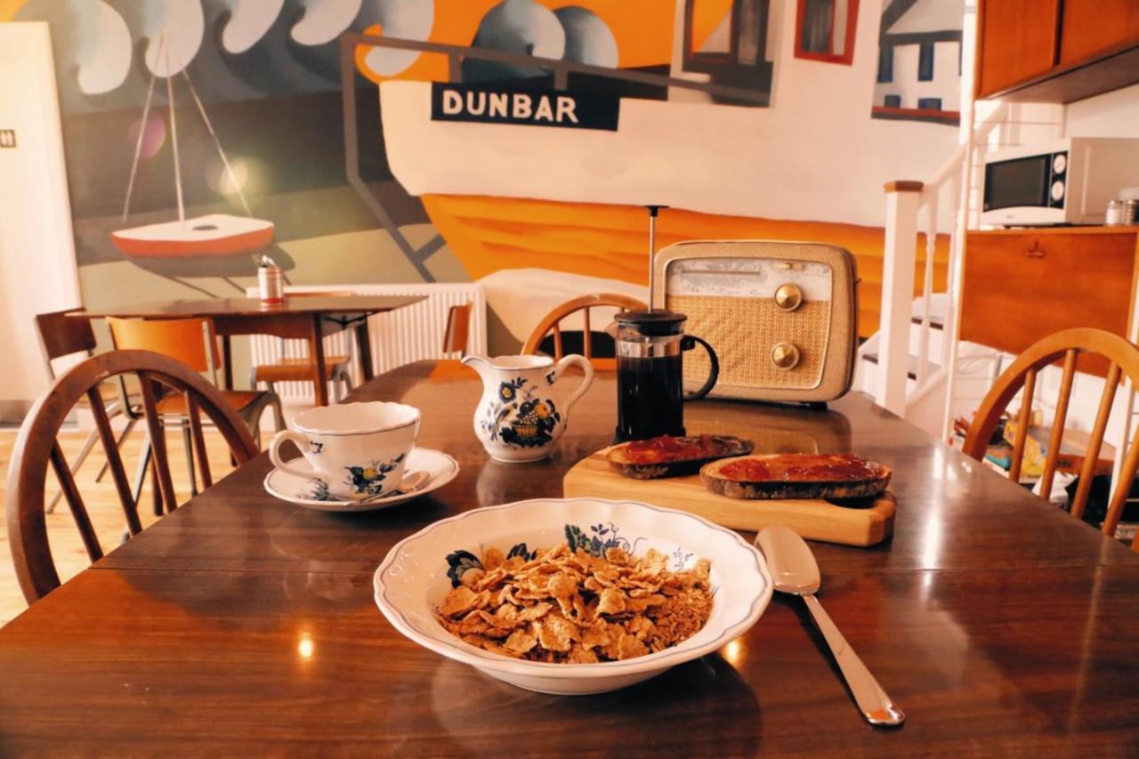 The Dolphin Inn Hostel Dunbar Εξωτερικό φωτογραφία